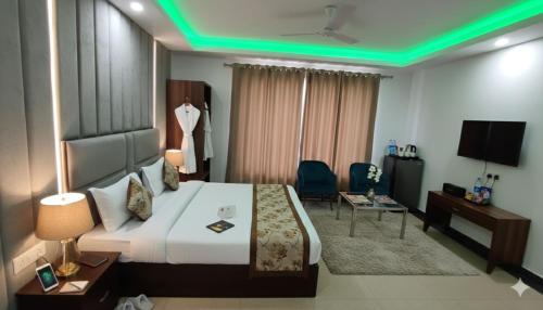 Deluxe King Room