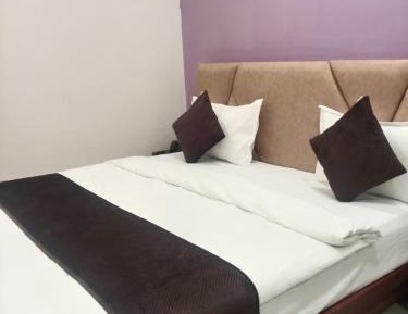 Deluxe Double Room (2 Adults + 1 Child)