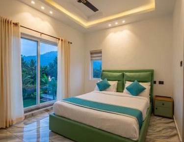 Two-Bedroom Apartment with Mountain View