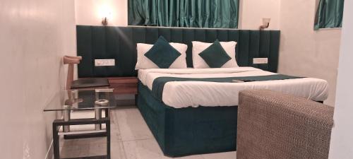 Deluxe Room (1 adult + 1 child)