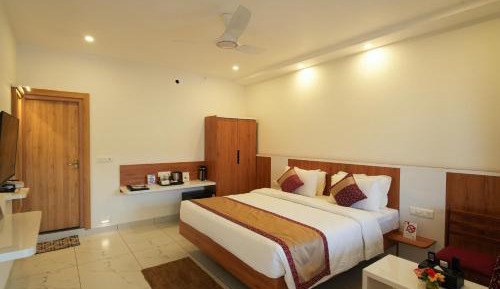 Club Room - King & Sofa Bed - Sitout