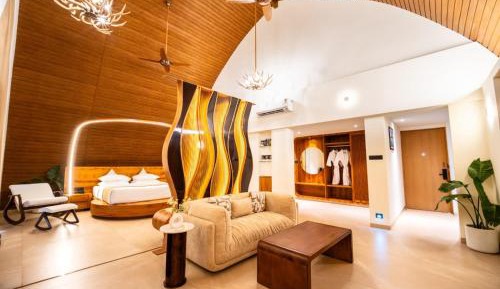 Suite with Hot Tub