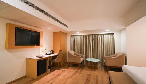 Deluxe Room - 1 Double Bed (15% discount on food and soft beverage)