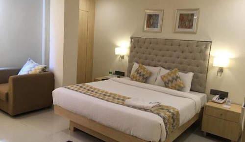 Deluxe Double Room (2 Adults + 1 Child)