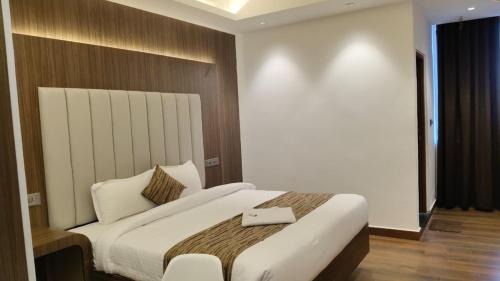 Deluxe Double Room (2 Adults + 1 Child)