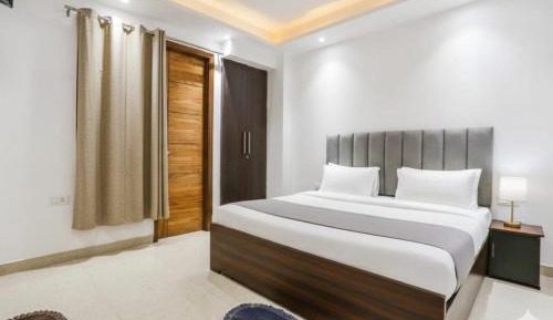 Deluxe Double Room (2 Adults + 1 Child)