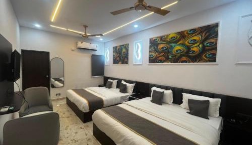 Deluxe Family Room