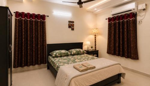 Three-Bedroom Apartment with Mountain View