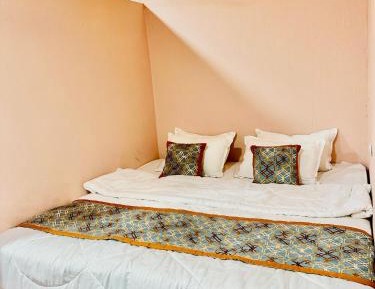 Deluxe Double Room (2 Adults + 1 Child)