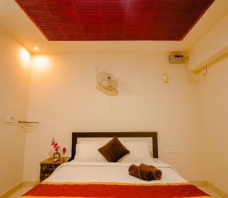 Deluxe Room (2 Adults + 1 Child)