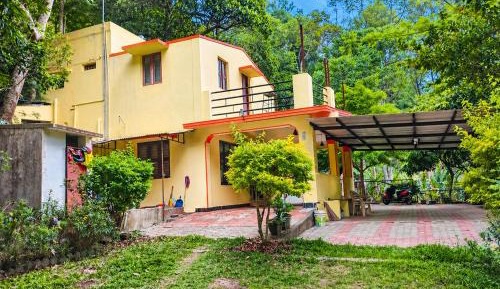 Villa with Garden View