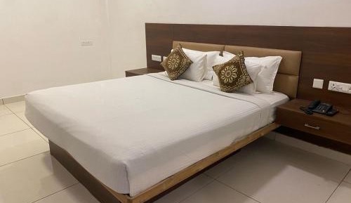 Deluxe Double Room (2 Adults + 1 Child)