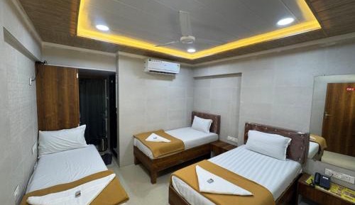 Twin Room with Shared Bathroom