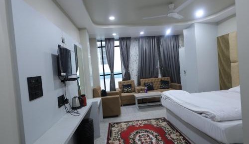 Deluxe King Suite