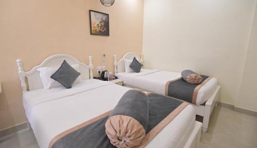 Premium Deluxe Twin Room with 10% discount on food, beverages, carriage/cart ride and one way airport transfer