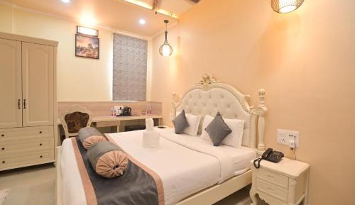 Premium Deluxe room with Bath Tub | 10% discount on food, beverages, carriage/cart ride and one way airport transfer