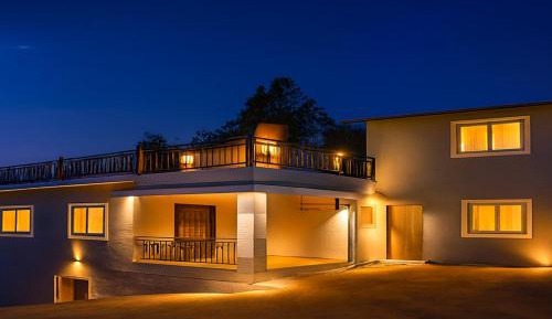 Villa with Garden View