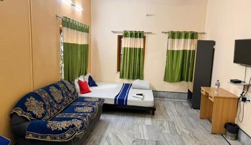 Deluxe Double Room (2 Adults + 1 Child)