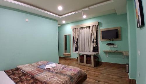 Deluxe Queen Room