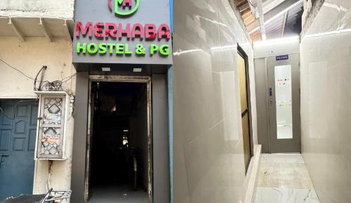 Single Bed in Male Dormitory Room with Shared Bathroom