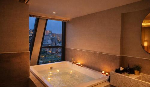 Premium Room with Grand Bathtub