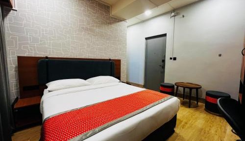 Deluxe Queen Room
