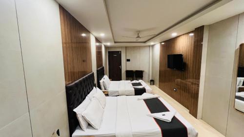 Deluxe Queen Room with Two Queen Beds
