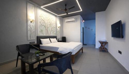 Deluxe Double Room (2 Adults + 1 Child)
