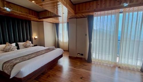 King Room with Mountain View