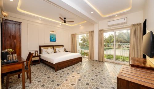 King Room with Pool View