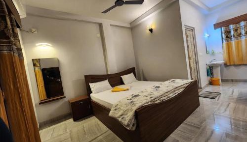 Deluxe Room (2 Adults + 1 Child)
