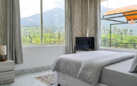 Queen Room with Garden View