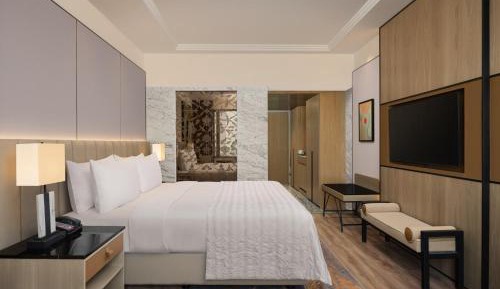 Executive King Room with Club Lounge Access