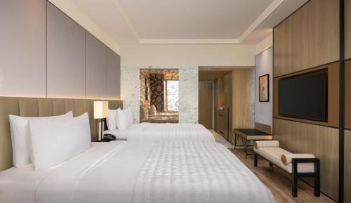 Premier Twin Room with Atrium View - Concierge Level