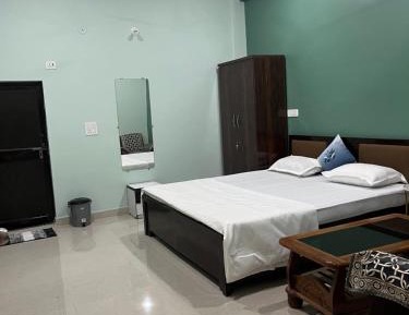 Deluxe Room (2 Adults + 1 Child)