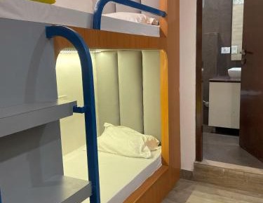 Single Bed in Mixed Dormitory Room