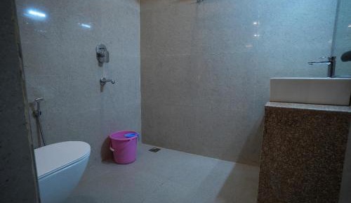 Deluxe Double Room (2 Adults + 1 Child)