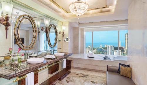 Grand Astor Suite