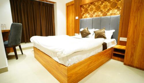 Deluxe Double Room (1 adult + 2 children)