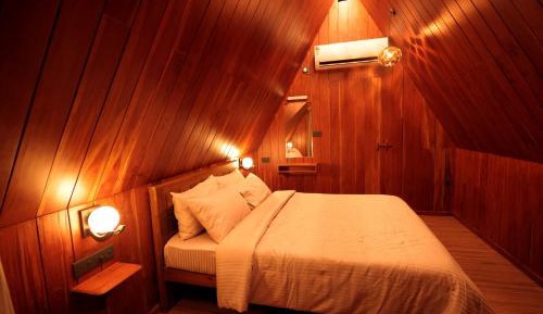 Deluxe Double Room (2 Adults + 1 Child)