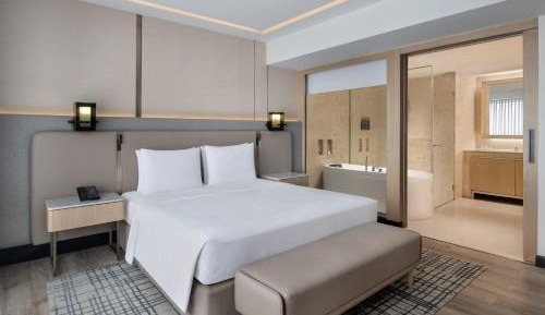 Courtyard Suite, Executive Lounge access, 1 Bedroom Suite - 15% off on Spa and 20% off on Laundry