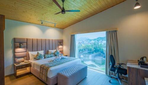 Sajjan Villa with 2-bedrooms and Jacuzzi - 15% off on Food & Spa and Free Zipline activity