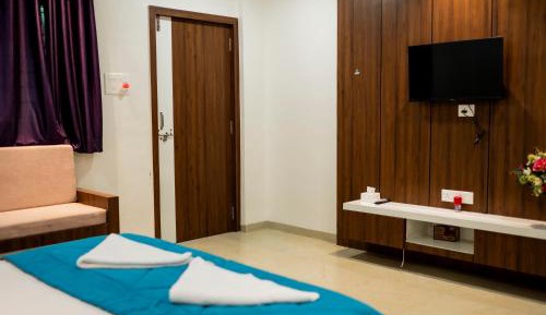 Deluxe Double Room (2 Adults + 1 Child)