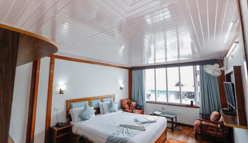 Suite with Mountain View