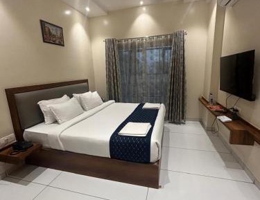 Double Room with Balcony (2 Adults + 1 Child)