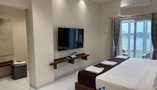 Superior King Suite