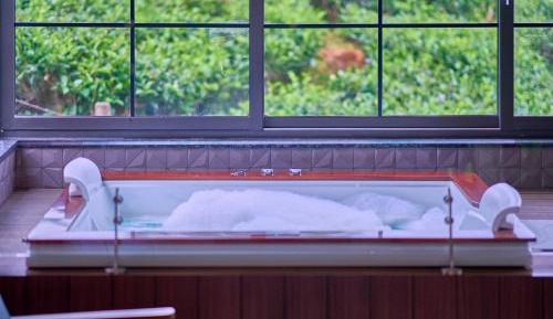 Jacuzzi Room with Plantation View