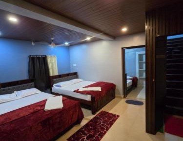 Deluxe Family Room