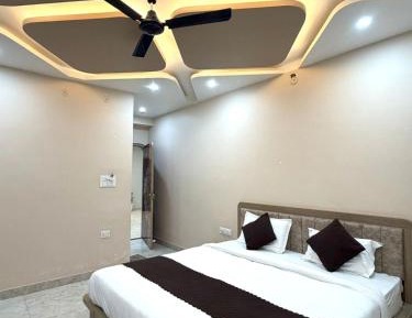 Deluxe Double Room (2 Adults + 1 Child)