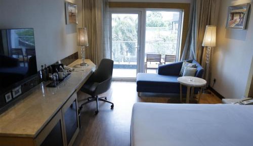 Executive Room -- 10% Discount on Food & Beverages